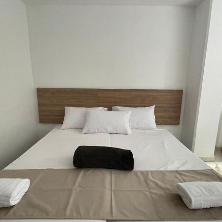 Hotel Sie7E Express Medellín Buitenkant foto