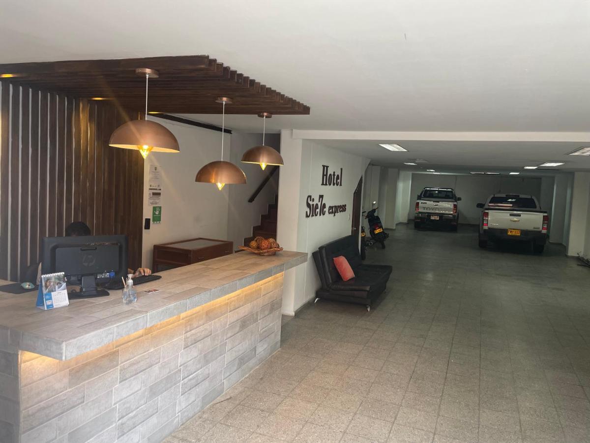 Hotel Sie7E Express Medellín Buitenkant foto